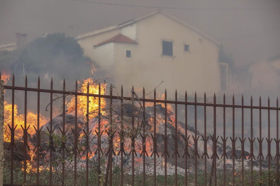 Três frentes de fogo obrigam a evacuar povoações na Lousã