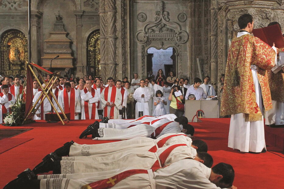 Candidatos a padres devem apresentar resultados de exames médicos gerais para atestar condição física “sadia”