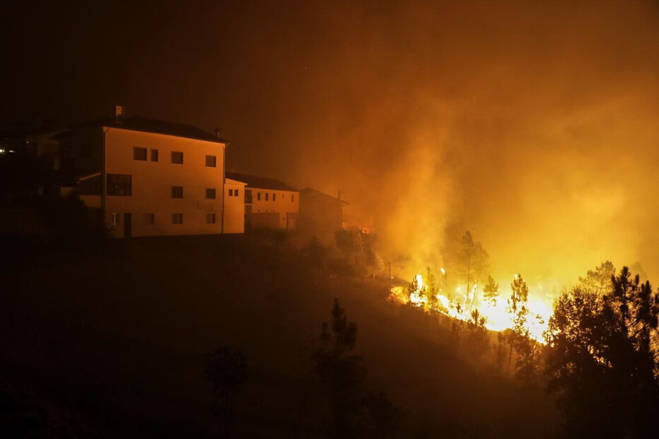 Incêndios continuam a devastar o País