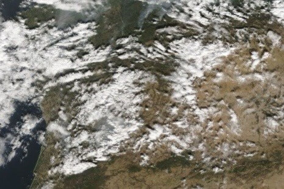 Imagem tirada do espaço mostra os fogos em Portugal 