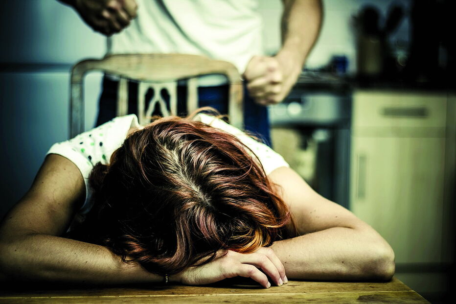 Homem de 39 anos confessou às autoridades as agressões à mulher, de 37      