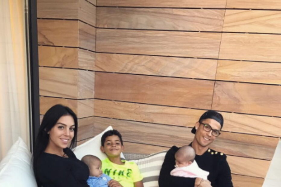 Georgina partilha imagem de família