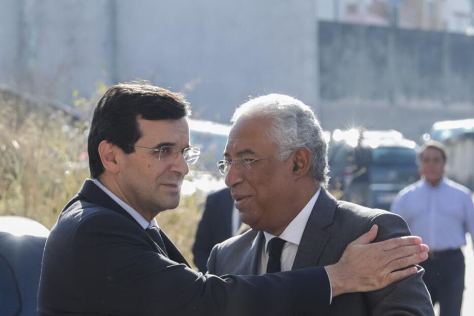 Costa visita unidade de queimados em Coimbra