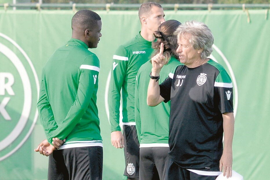 Jorge Jesus orientou um treino ontem em Alcochete antes de rumar a Itália   