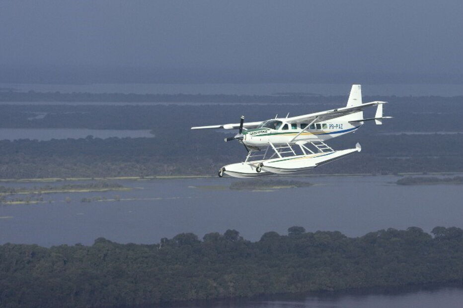 O avião da Greenpeace que se despenhou na Amazónia