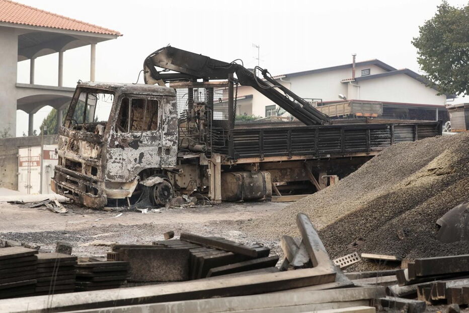 2017-10-18_13_27.41 Camião destruido em Oliveira do Hospital PAULO NOVAIS LUSA.jpg