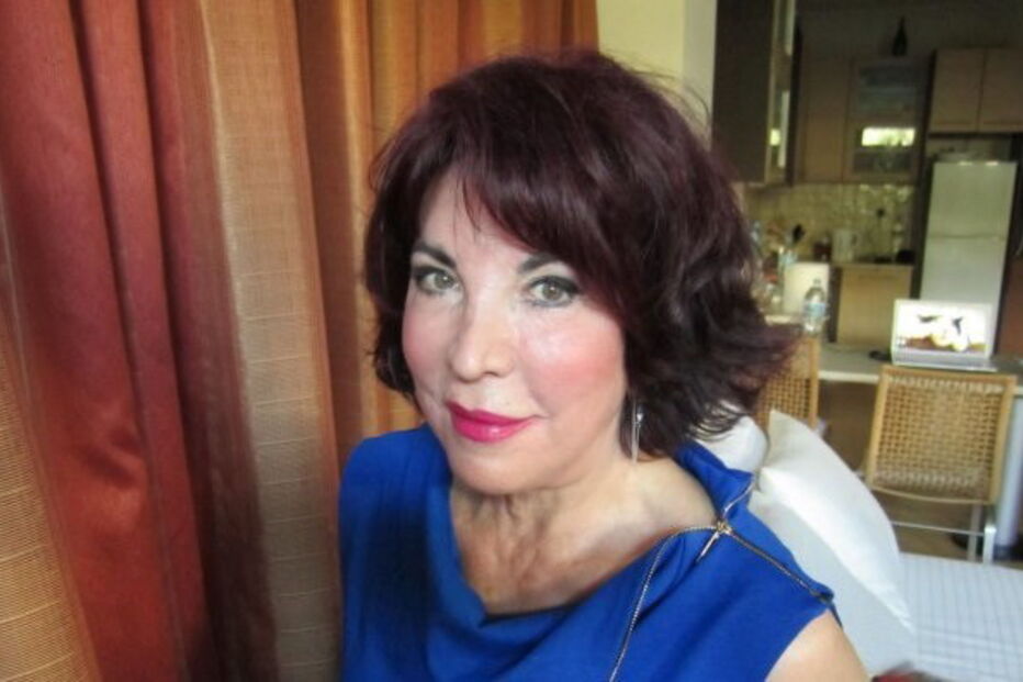 Stella garante que a aplicação de urina é responsável pela saúde da sua pele