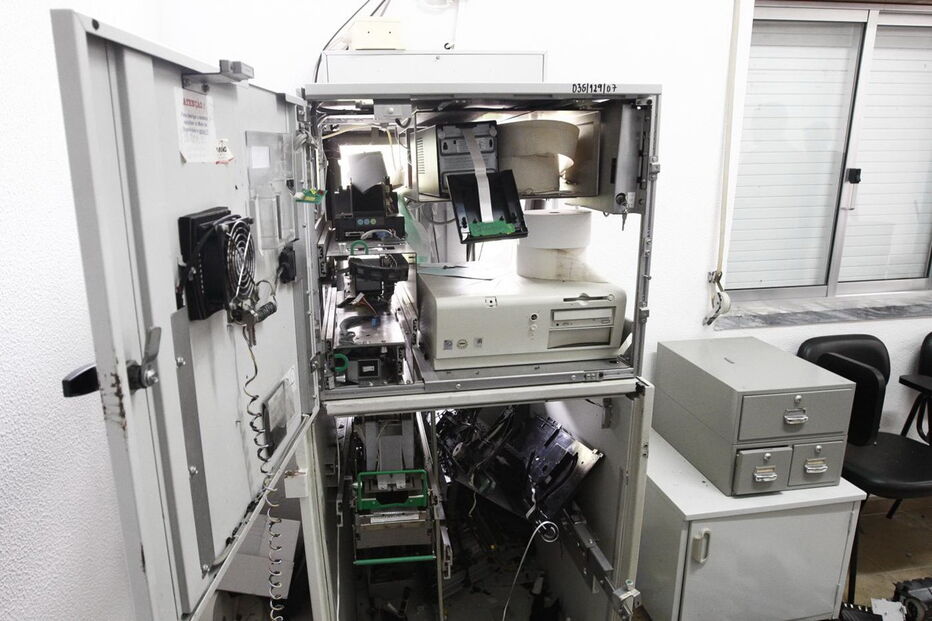 Grupo faz explodir caixa multibanco nas instalações da Junta de Freguesia de Maçussa ,na Azambuja