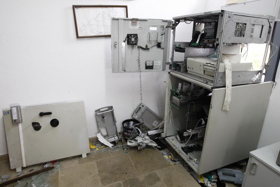 Grupo faz explodir caixa multibanco nas instalações da Junta de Freguesia de Maçussa ,na Azambuja