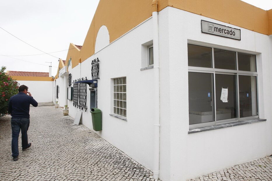 Grupo faz explodir caixa multibanco nas instalações da Junta de Freguesia de Maçussa ,na Azambuja