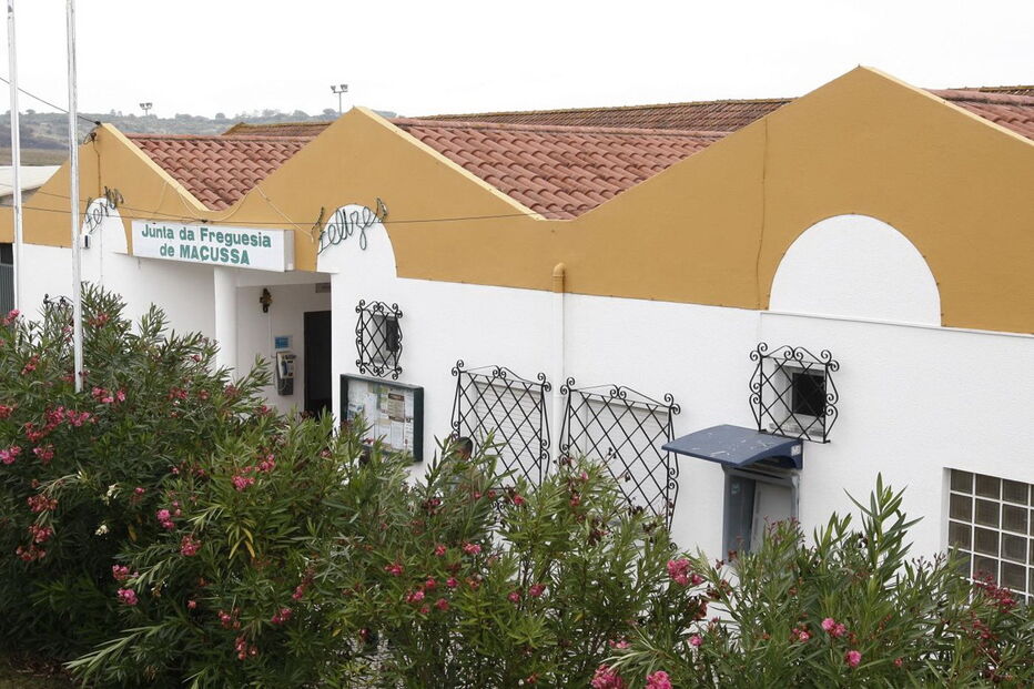 Grupo faz explodir caixa multibanco nas instalações da Junta de Freguesia de Maçussa ,na Azambuja