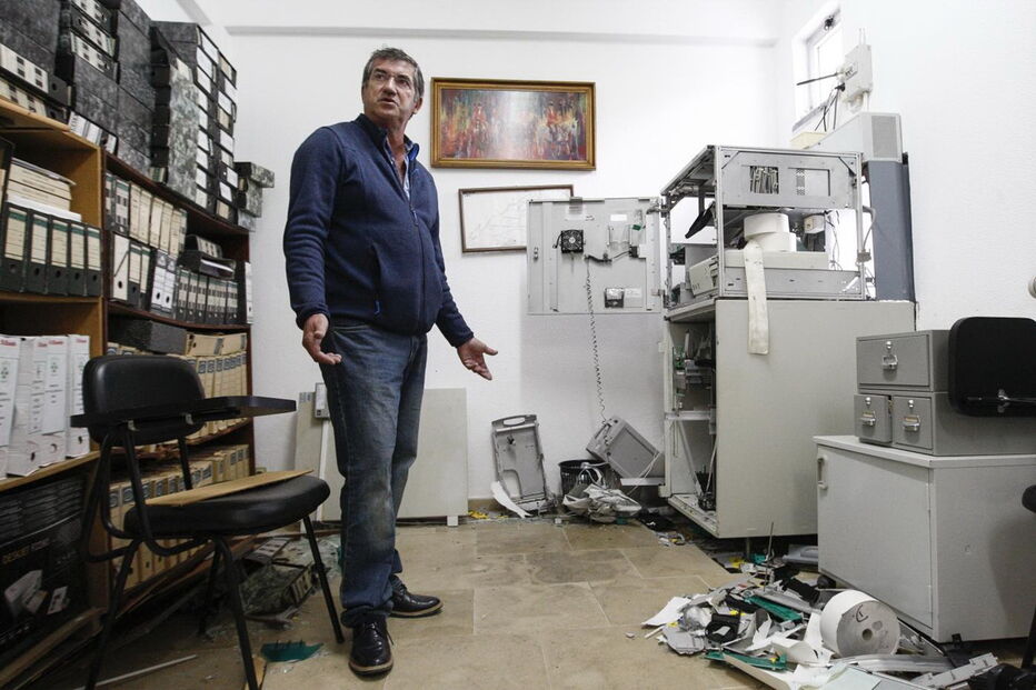 Grupo faz explodir caixa multibanco nas instalações da Junta de Freguesia de Maçussa ,na Azambuja