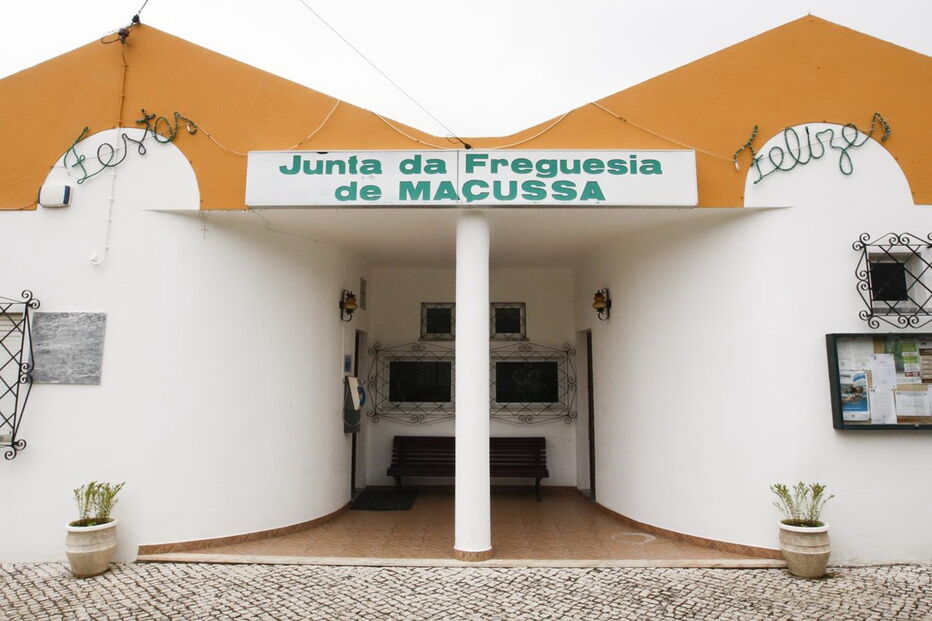 Grupo faz explodir caixa multibanco nas instalações da Junta de Freguesia de Maçussa ,na Azambuja