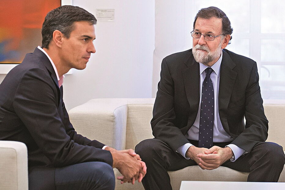 O líder do PSOE, Pedro Sánchez, apoia o governo de Mariano Rajoy na aplicação do artigo 155 mas pede uma intervenção o mais breve possível na Catalunha 