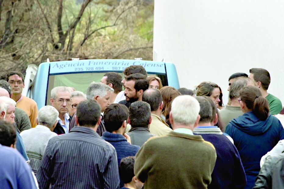 Familiares e amigos choram perda 