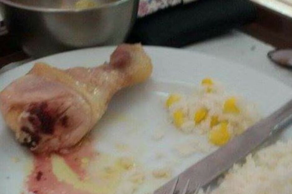 Escola de Oeiras serviu frango cru às crianças