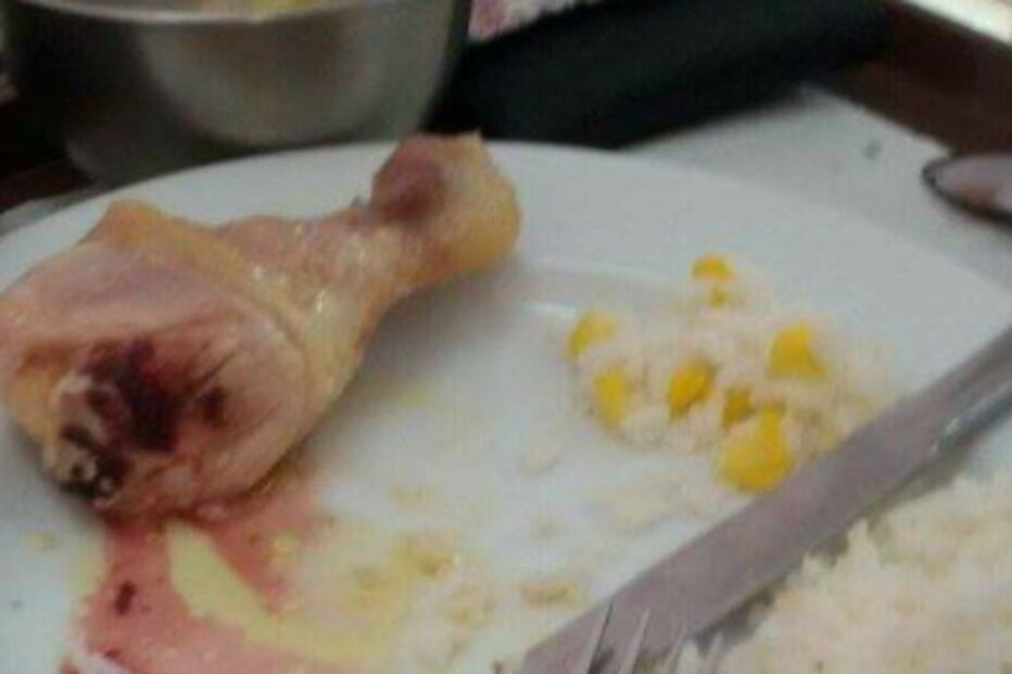 Escola de Oeiras serviu frango cru às crianças