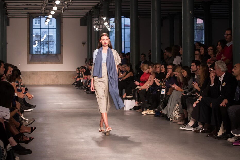 Decotes pronunciados foram uma constante nos desfiles de ontem do Portugal Fashion