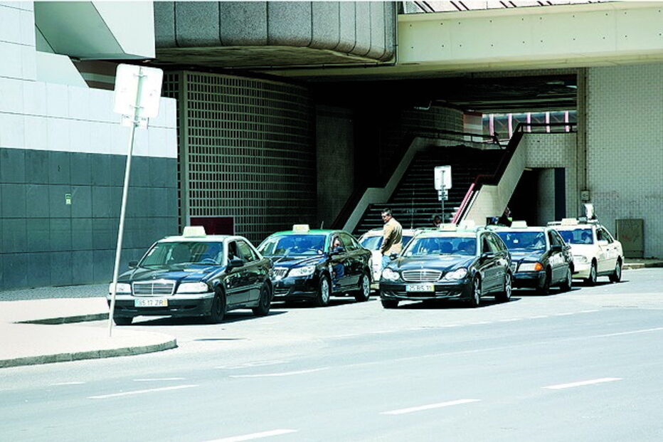 Taxista foi atacado e roubado 