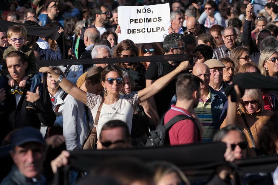 Incêndios, Portugal, Manifestação Silenciosa, Lisboa, Viseu, Porto, Braga, Marinha Grande, Bragança