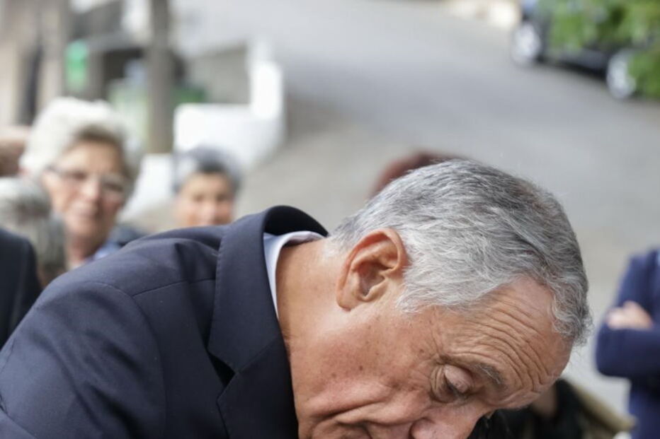 Marcelo Rebelo de Sousa conforta as vítimas dos incêndios de 15 de outubro 