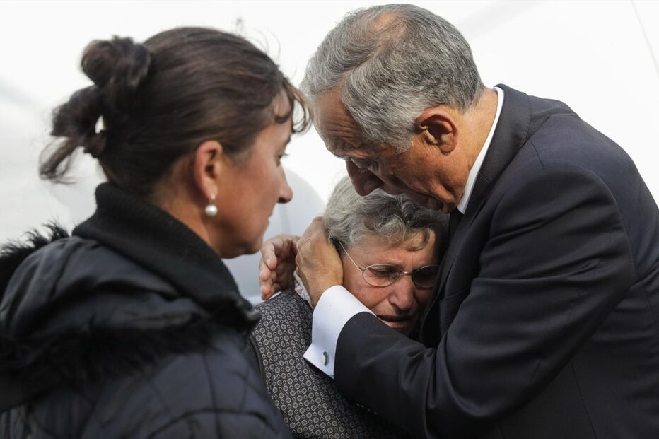 Marcelo Rebelo de Sousa conforta as vítimas dos incêndios de 15 de outubro 
