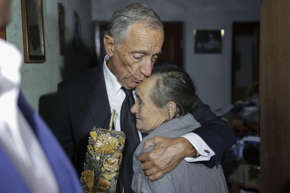 Marcelo Rebelo de Sousa conforta as vítimas dos incêndios de 15 de outubro 