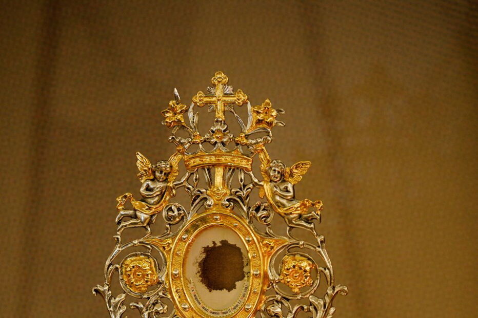batina, sangue, Fátima, relíquia, São João Paulo II, fiéis, Capela da Ressurreição de Jesus, ataque