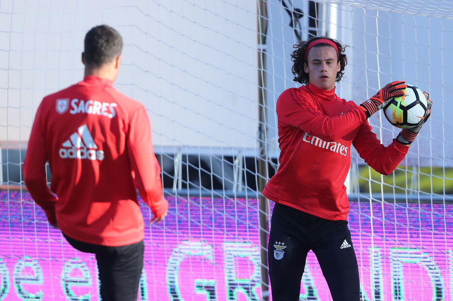 Svilar no aquecimento do jogo contra o Aves