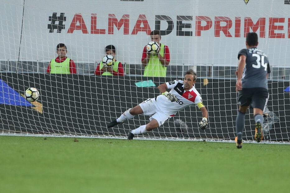 Jonas abre o marcador na Vila das Aves de Penalti