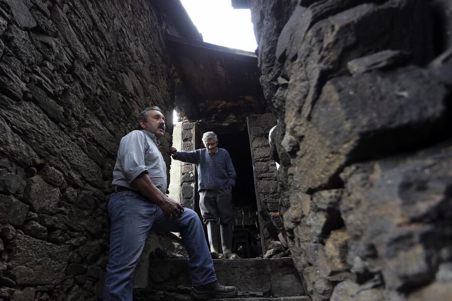 Casas destruídas pelo fogo