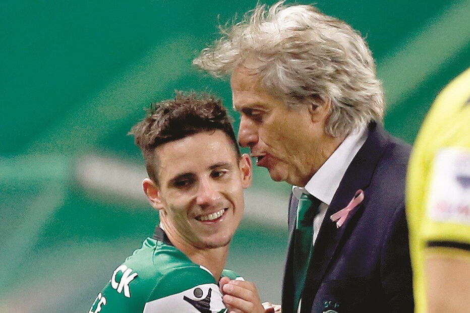 Podence não conteve um sorriso após as palavras do técnico Jorge Jesus    