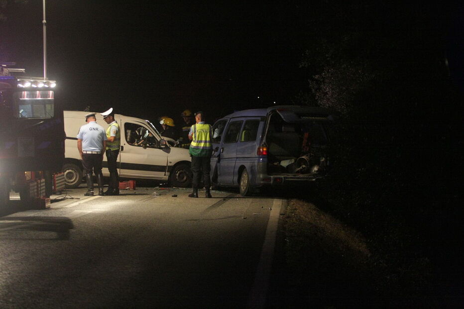 colisão, feridos, morto, Benavente, Santo Estevão, acidente