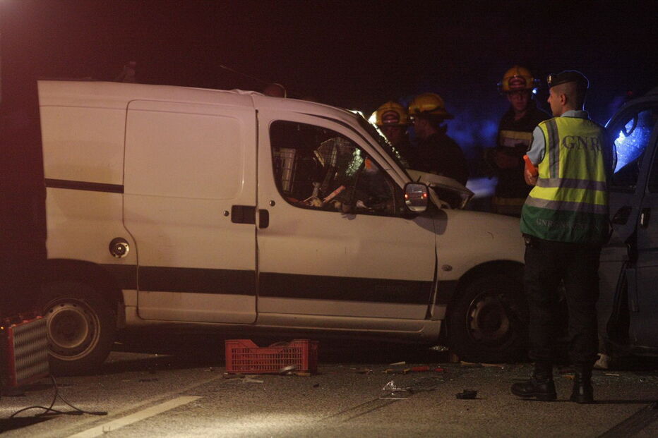 colisão, feridos, morto, Benavente, Santo Estevão, acidente