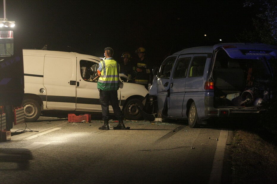 colisão, feridos, morto, Benavente, Santo Estevão, acidente