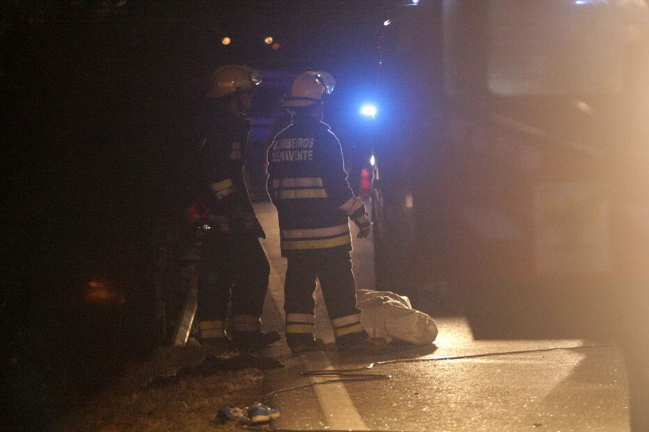 colisão, feridos, morto, Benavente, Santo Estevão, acidente