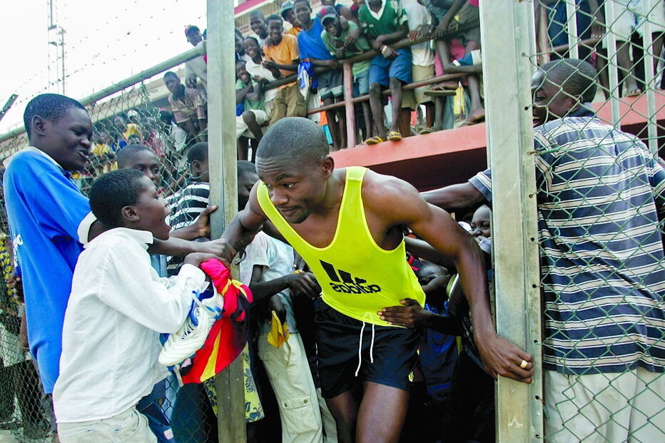 Mantorras, agressão, Maria Júlia, PSP, soco, Cruz de Pau, Seixal, futebol, desporto