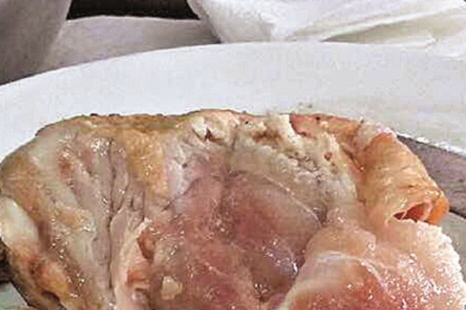 Refeições cruas e pouca quantidade de comida são algumas das queixas apresentadas pelos pais. Imagens da má qualidade das refeições foram captadas em cantinas de Oeiras, Amadora e Odivelas nos últimos dias