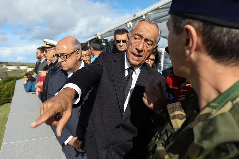 Marcelo Rebelo de Sousa acompanhado pelo ministro da Defesa Nacional, Azeredo Lopes