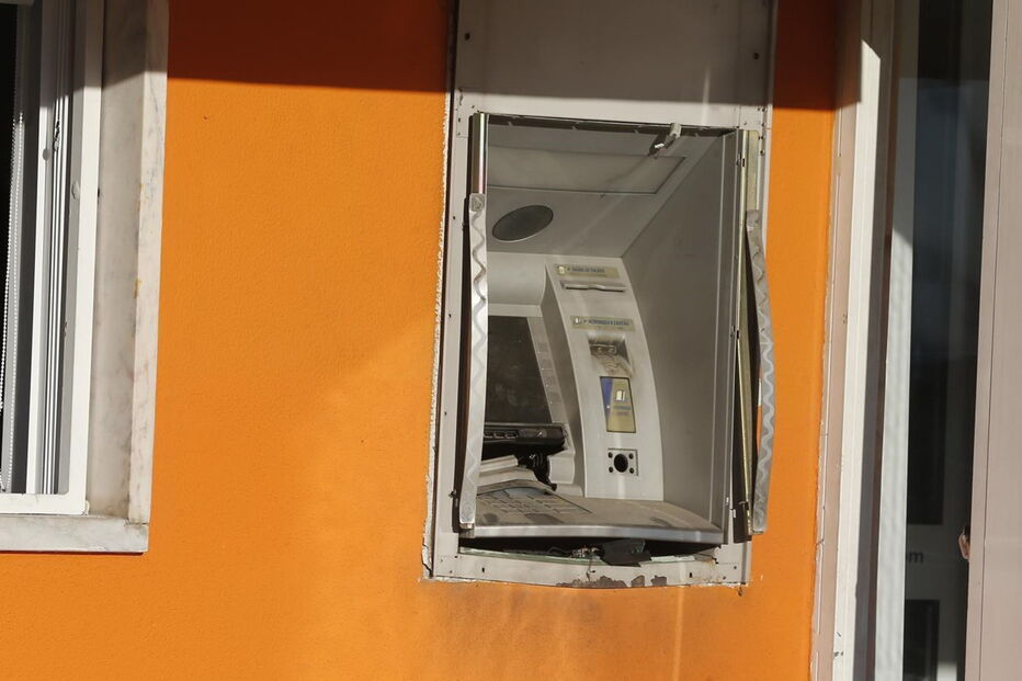 Máquina multibanco assaltada em Várzea de Sintra