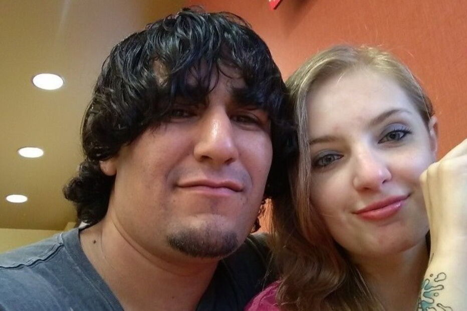 Cheyanne Harris e Zachary Koehn, pais do bebé encontrado morto no berço