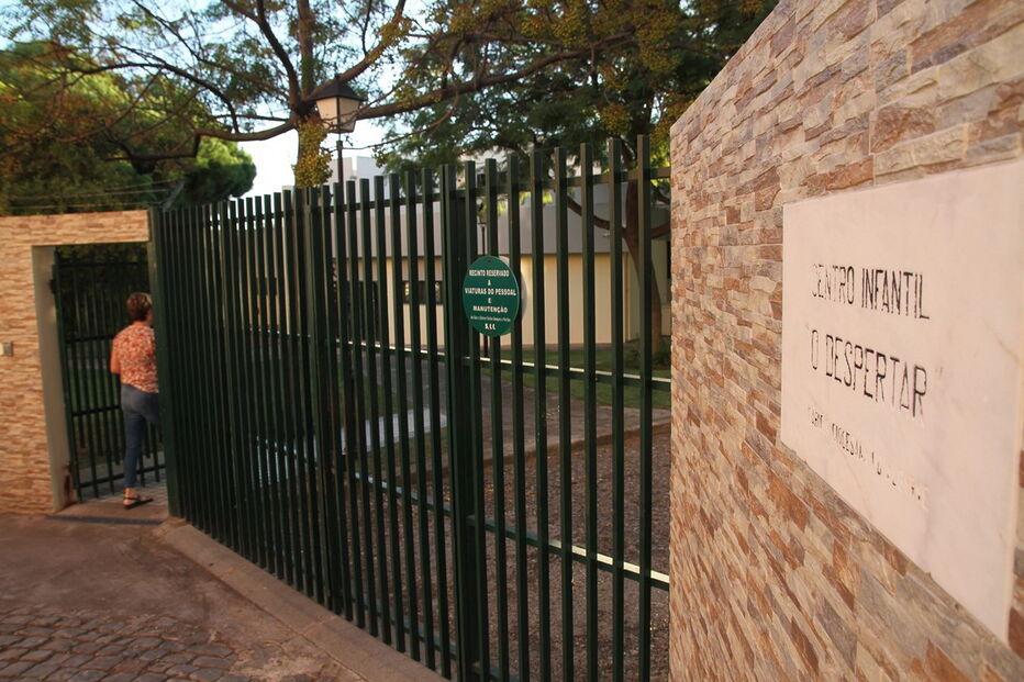 O Despertar, maus-tratos, bebés, funcionárias, Cáritas, faro, algarve