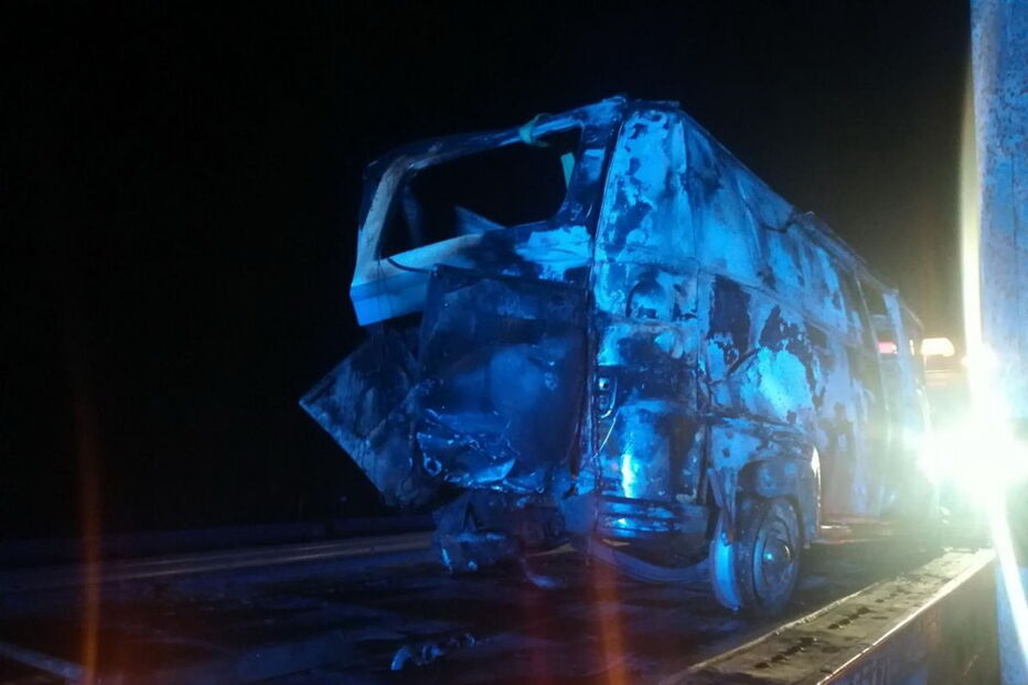 abalroados, A8, estado grave, vítimas, carrinha, fogo, incêndio, pão de forma