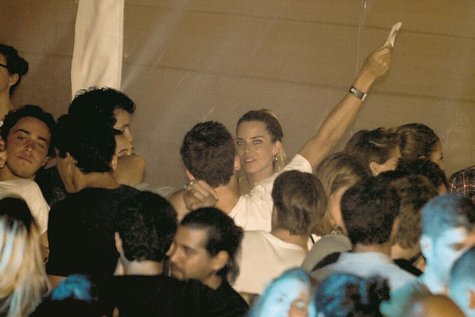 Bárbara diverte-se na noite lisboeta