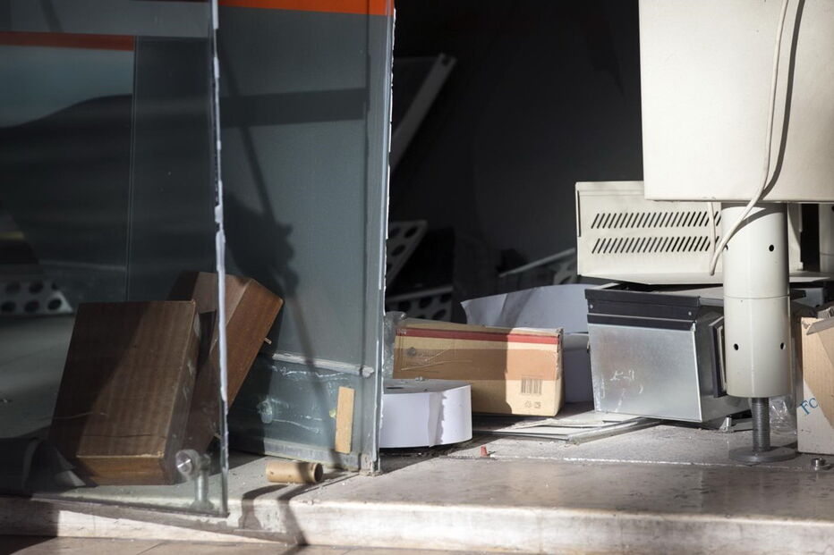 Assaltantes deixaram para trás rasto de destruição