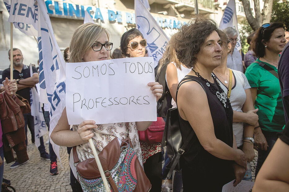 Protesto de professores das escolas privadas que lecionam no ensino regular, profissional e artístico especializado
