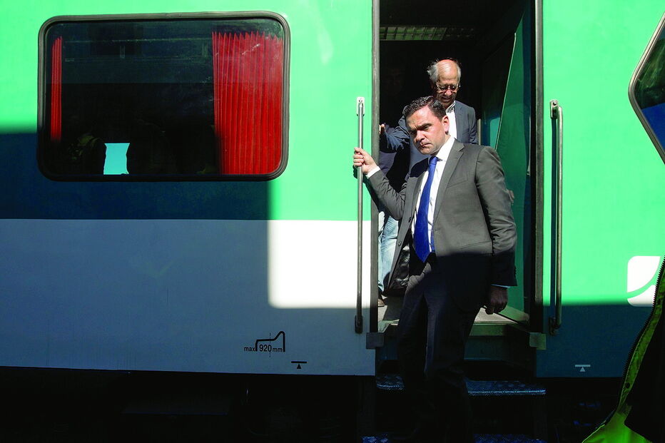 Ministro Pedro Marques viajou de comboio para ver complexidade das obras que decorrem na Linha da Beira Alta