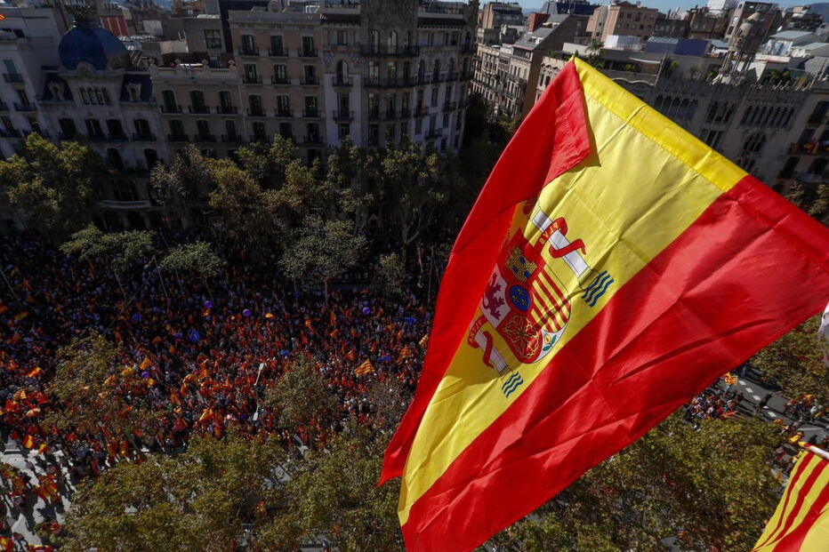 Milhares em desfile na Catalunha contra o separatismo