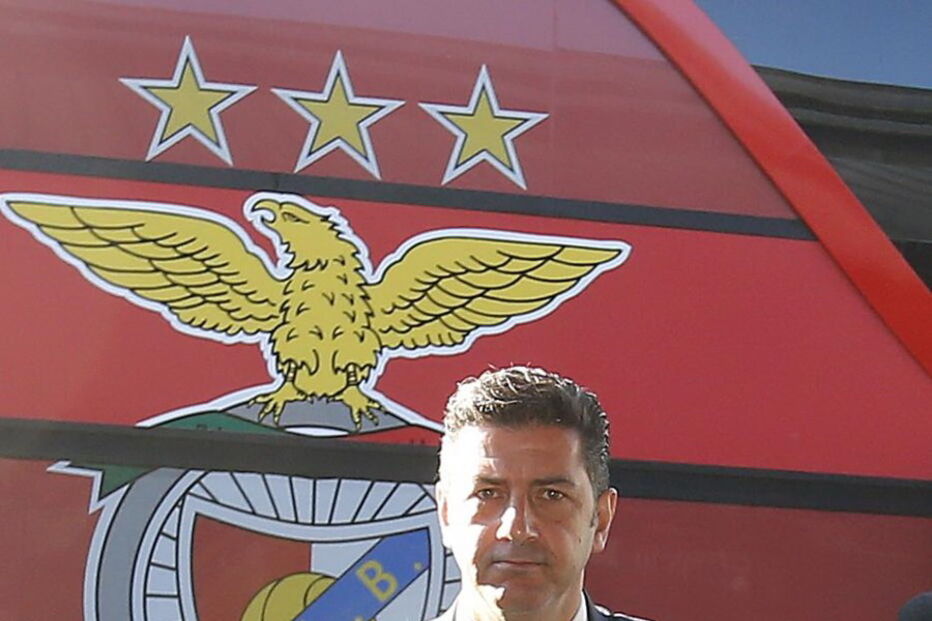 Partida do Benfica no Aeroporto Humberto Delgado, em direção a Inglaterra