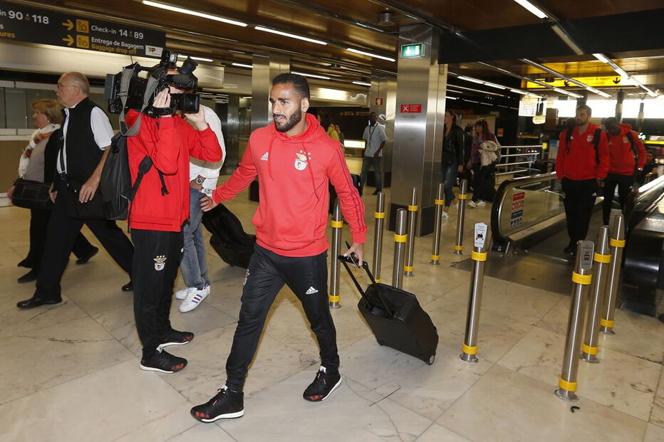 Partida do Benfica no Aeroporto Humberto Delgado, em direção a Inglaterra